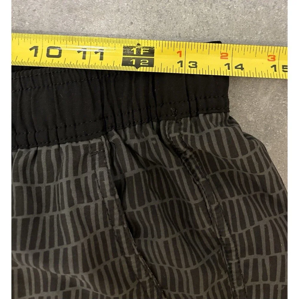 Vuori Shorts Mens L Gray Striped Kore Unlined Drawstring Running Gym v302